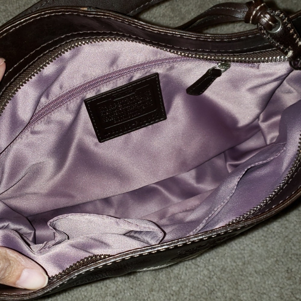 LIKE NEW Coach shoulder bag - Picture 3 of 7